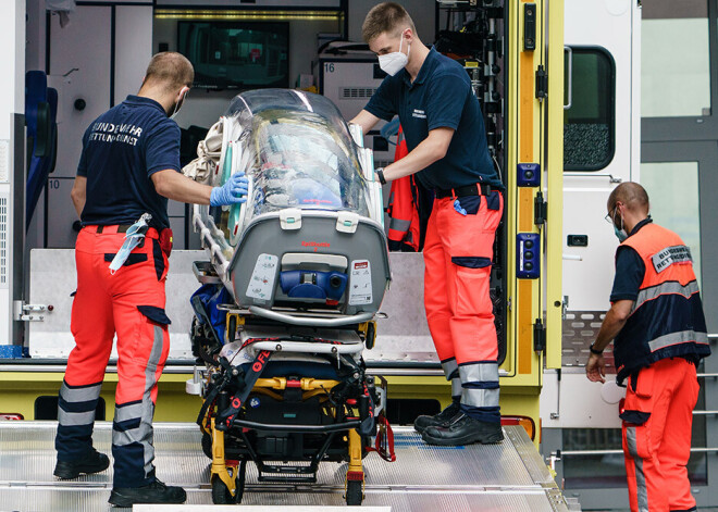 Navaļnija saindēšanas lietā joprojām gaida ārstu vērtējumu, bet viņš no politikas izslēgts uz vairākiem mēnešiem