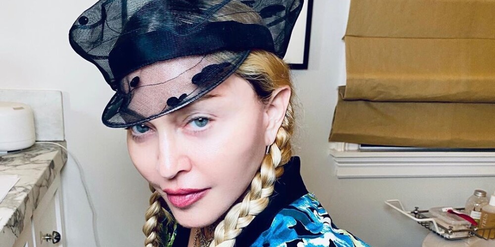 Мадонна Луи́за Чикконе (англ. Madonna Louise Ciccone; не являющийся псевдонимом мононим — Мадонна; фамилия во втором замужестве — Ричи; род. 16 августа 1958, Бей-Сити, Мичиган, США) — американская автор-исполнительница, поп-певица, танцовщица, музыкальный продюсер, а также актриса, режиссёр и детская писательница. Самая коммерчески успешная исполнительница в истории по версии «Книги рекордов Гиннесса».