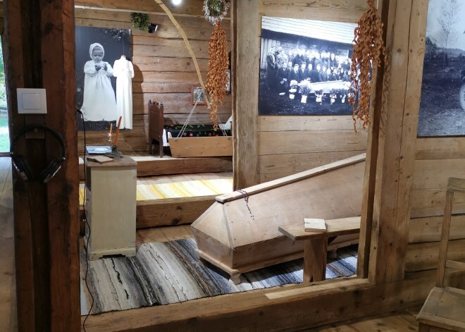 Kuldīgas novada Gudenieku pagasts ir viena no suitu vēsturiskajām zemēm, tāpēc Basu tautas namā atklāta suitiem veltīta ekspozīcija.