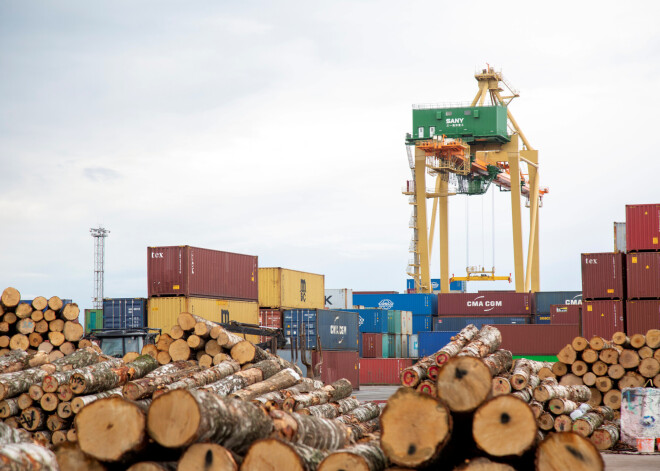 26. augustā, svinīgā ceremonijā, izkraujot pirmos konteinerus no COSCO konteinerlīnijas kuģa, Rīgas ostas uzņēmumā Baltic Container Terminal (BCT) atklāts jauns konteinerceltnis.