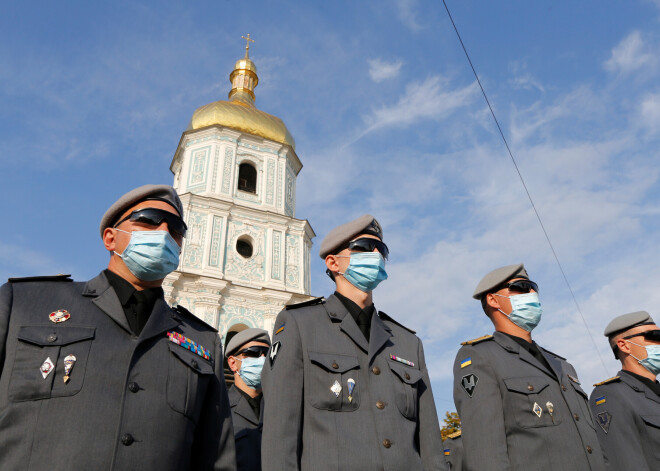 Covid-19 uzliesmojuma dēļ Ukraina slēdz robežu ārzemniekiem