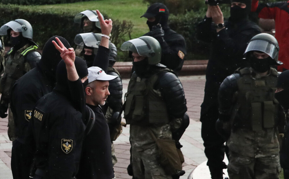 Minskas centrā sākusies protestētāju aizturēšana