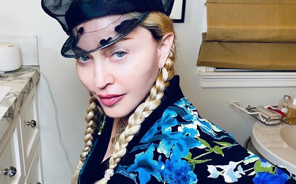 Jaunākajā fotogrāfijā rokas nodod “mūžam jaunās” Madonnas patieso vecumu