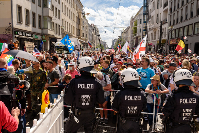 Pēc policijas aplēsēm, uz protesta akciju pilsētas centrā bija sapulcējušies aptuveni 18 000 cilvēku.