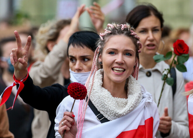 Minskā notiek sieviešu solidaritātes gājiens