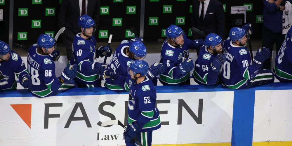 Vankūveras "Canucks" (angļu: Vancouver Canucks) ir profesionāls Kanādas hokeja klubs, kas ir bāzēts Vankūverā, Britu Kolumbijā, Kanādā. Klubs spēlē Nacionālās hokeja līgas Rietumu konferences Klusā okeāna divīzijā. Tas tika dibināts 1945. gadā un kopš 1970. gada spēlē NHL. Pirms tam "Canucks" startēja PCHL (1945–52) un WHL (1952–70) līgās.