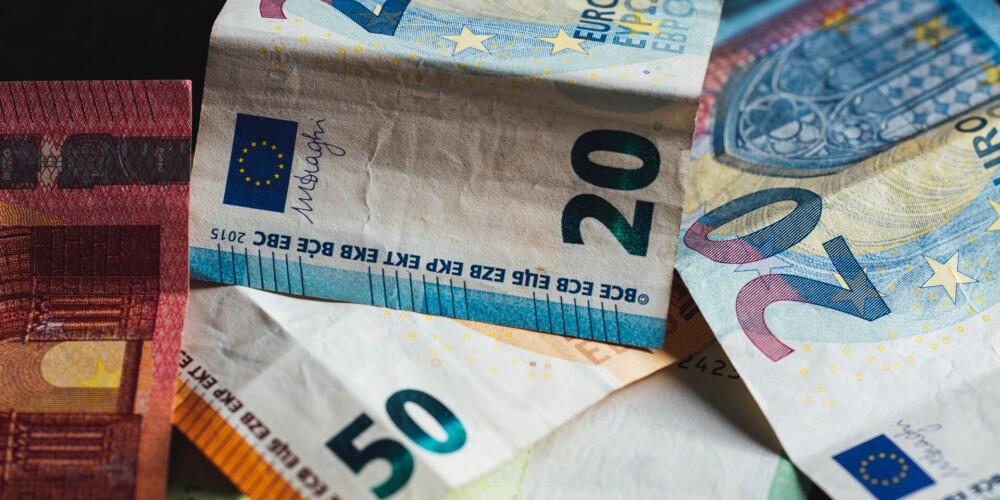 Covid-19 krīzes dēļ nodokļu ieņēmumi septiņos mēnešos par 506,2 miljoniem eiro atpaliek no plānotā