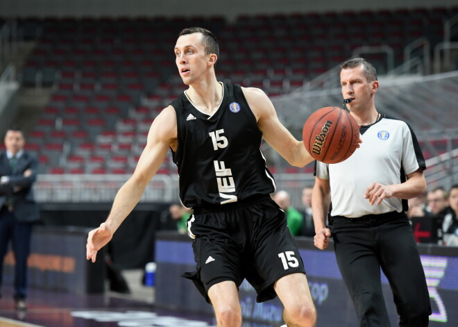 "VEF Rīga" basketbolisti pirmajā pārbaudes spēlē atzīst "Žalgiris" pārākumu