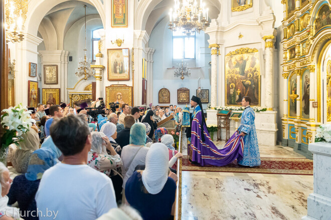 Ietekmīgās Baltkrievijas pareizticīgās baznīcas galvas amatu pēkšņi pametis tās iepriekšējais līderis un nu vietā stājies Lukašenko režīma atbalstītājs.