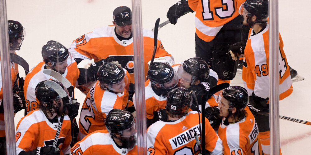 VIDEO: "Flyers" un "Canucks" uzvar, pagarinot NHL konferenču pusfināla sērijas
