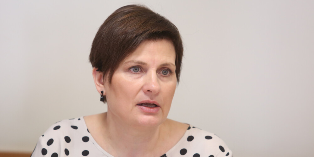 Илзе Винькеле - латвийский политик, министр здравоохранения.. Бывший министр благосостояния Латвии (2011—2014). Депутат 10-го — 13-го Сейма Латвии.Винькеле окончила Рижский университет имени Страдиня, получив образование социального работника. Работала журналистом журнала «Sveiks un Vesels», а также социальным работником.