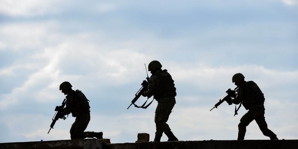 Saeima akceptē Latvijas karavīru nosūtīšanu uz starptautisko operāciju Kosovā