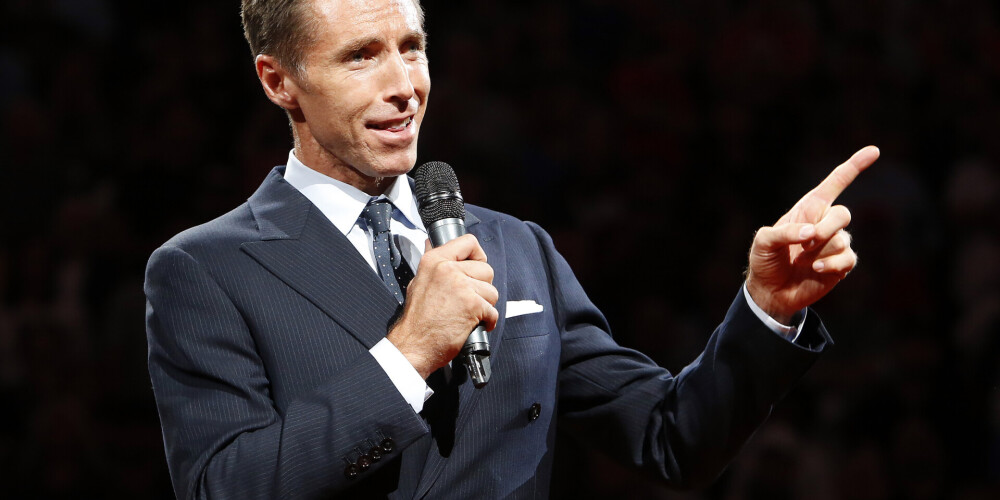 Stīvens Džons Nešs (angļu: Stephen John Nash; dzimis 1974. gada 7. februārī Johannesburgā, Dienvidāfrikā) ir bijušais Kanādas basketbolists, spēlējis saspēles vadītāja pozīcijā. Lielāko spēlētāja karjeras aizvadījis NBA klubā Fīniksas "Suns". Divas reizes atzīts par NBA sezonas vērtīgāko spēlētāju.