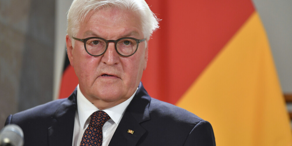 Franks Valters Šteinmeiers (dzimis 1956. gada 5. janvārī) ir vācu politiķis no Vācijas Sociāldemokrātiskās partijas (SPD). No 2013. gada — Vācijas ārlietu ministrs Angelas Merkeles trešajā kabinetā. 2017. gada 12. februārī ievēlēts par Vācijas prezidentu, amatā stājās 19. martā. 2019. gadā apbalvots ar 1. šķiras Triju Zvaigžņu ordeni ar ķēdi.