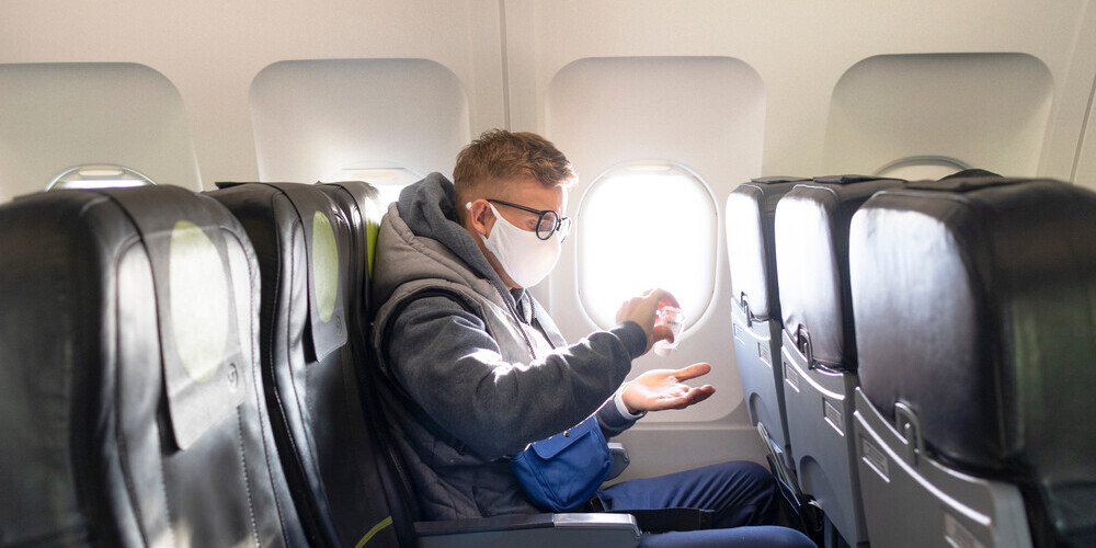 Коронавирус в самолете: насколько высок риск заразиться в путешествии