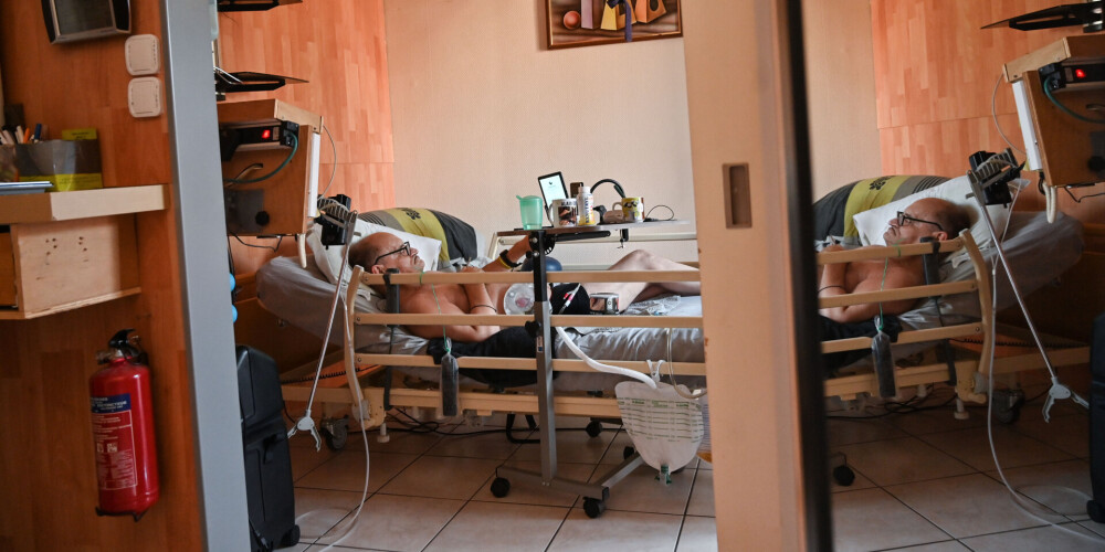 Eitanāzija medicīnā ir ārsta paša veikta vai viņa uzraudzībā veikta darbība vai bezdarbība ar nodomu izraisīt nāvi, nolūkā izbeigt visas ciešanas neārstējami slimam un ne ar kādiem līdzekļiem nenovēršamām, neciešamām sāpēm pakļautam cilvēkam, pamatojoties uz pacienta brīvprātīgu izvēli. To iedala pasīvā eitanāzijā un aktīvā eitanāzijā jeb medicīniski asistētā pašnāvībā.