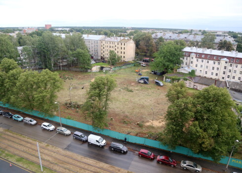 Bijušā velotreka "Marss" teritorija, kurā turpinās sagatavošanas darbi Valsts drošības dienesta ēkas būvniecībai.