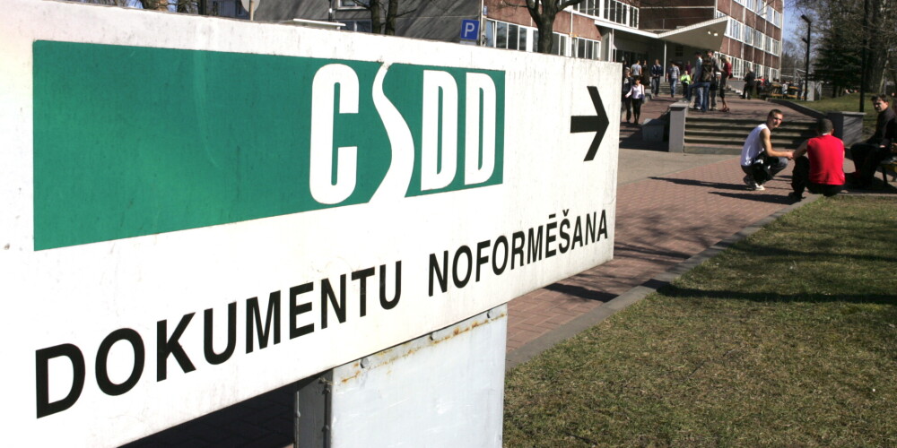Дирекция безопасности дорожного движения (ДБДД, CSDD) – государственное акционерное общество. Согласно Уставу, оно занимается регистрацией транспортных средств, приемом экзаменов на квалификацию водителя и выдачей водительских удостоверений, обеспечением технического осмотра, надзором за дорогами для движения в безопасном состоянии, а также создания и содержания регистра транспортных средств и водителей государственного значения.