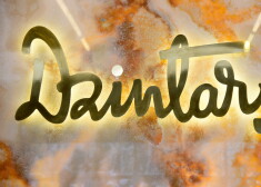 Kosmētikas ražotāja "Dzintars" logo.