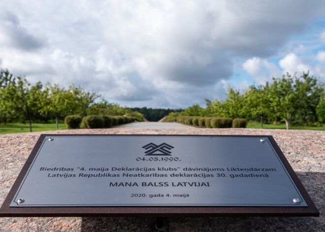 Klātesot vairākiem desmitiem bijušo Augstākās padomes deputātu, kuri 1990. gada 4. maijā balsoja par Latvijas neatkarības deklarāciju, Likteņdārzā tika atklāta jauna piemiņas vieta, kas veltīta Latvijas valsts dibinātājiem un neatkarības atjaunotājiem. 