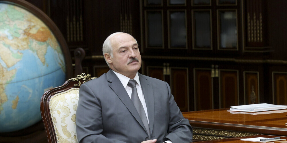 Лукашенко признал себя «немного пересидевшим» в кресле президента