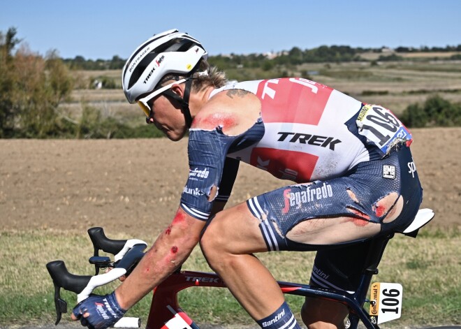 Skujiņš desmitajā "Tour de France" posmā piedzīvo kritienu un ierindojas 101.pozīcijā; Neilandam 100.vieta