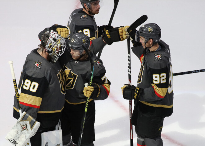 VIDEO: Lēners nostāv sausā un palīdz "Golden Knights" izlīdzināt rezultātu Rietumu konferences finālsērijā