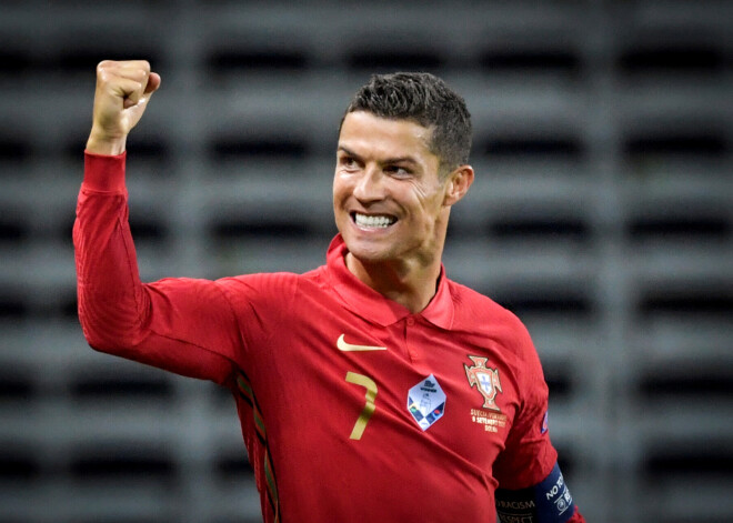 Ronaldu gūst 101. vārtus Portugāles izlasē, palīdzot Nāciju līgas mačā pieveikt Zviedriju