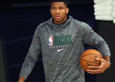 Viegls mierinājums Jannis Adetokunbo, jo viņa komanda ir izstājusies no cīņas par NBA čempiontitulu.