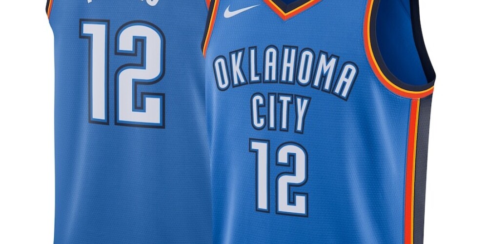 Oklahomasitijas "Thunder" (angļu: Oklahoma City Thunder) ir profesionāls ASV basketbola klubs, kas ir bāzēts Oklahomasitijā, Oklahomas štatā, ASV. Klubs spēlē Nacionālās basketbola asociācijas Rietumu konferences Ziemeļrietumu divīzijā. Tas tika dibināts 1967. gadā kā Sietlas "SuperSonics" un kopš dibināšanas brīža spēlē NBA.