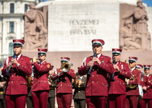 Nacionālo bruņoto spēku orķestris rīt aicina uz bezmaksas koncertiem Rīgas parkos