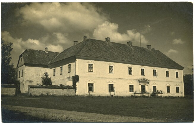 Pils 1926. gadā. Tornis pēc Bokslafa veiktās renovācijas ir pazudis.
