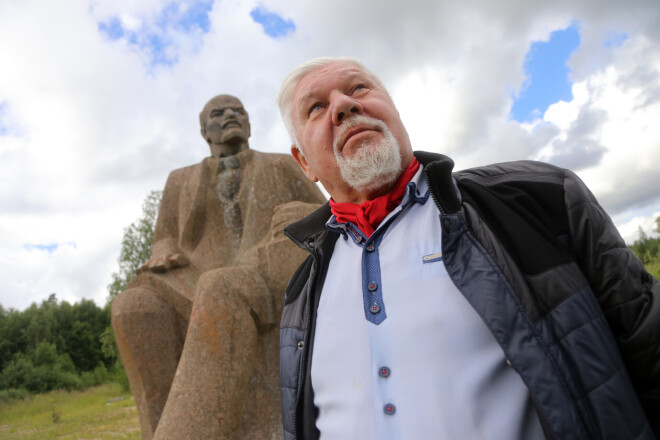 Netālu no Kuldīgas Īvandes pagastā esošo Pilskalnu daudzu simtu hektāru teritoriju apsaimnieko Meinards Mētelis.