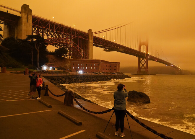 Apokaliptiski skati ASV - debesis iekrāsojušās Marsam raksturīgās krāsās
