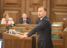 Saeimas deputāts Aldis Gobzems aicina vecākus nepiekrist savu bērnu veselības pārbaudēm. Par to viņš saņēmis veselības jomas speciālistu kritiku.