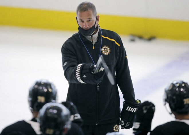 NHL gada treneri atzīst Brūsu Kesidiju