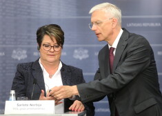 Ārvalstu investoru padomes Latvijā goda priekšsēdētāja Šarlote Norbija, tiekoties ar ministru prezidentu Krišjāni Kariņu. 