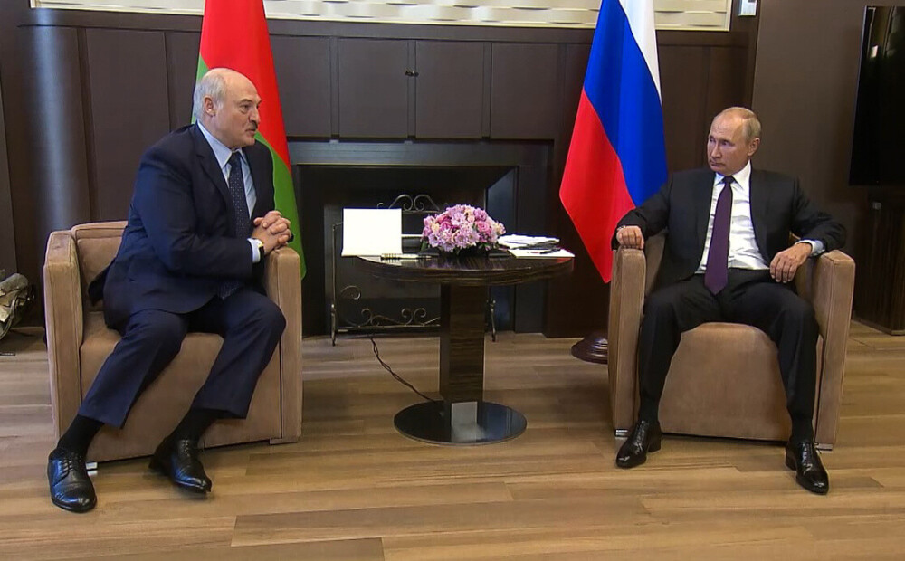 Lukašenko sarunā ar Putinu apstiprinājis, ka plāno veikt izmaiņas konstitūcijā