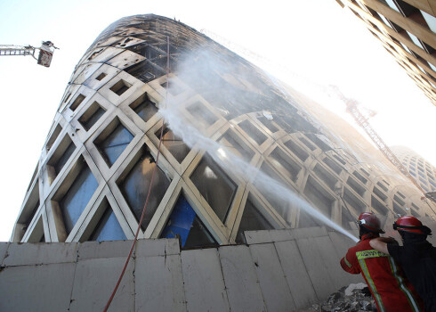 Beirūtā kārtējais plaša mēroga ugunsgrēks: degusi  Zahas Hadīdas projektētā ēka