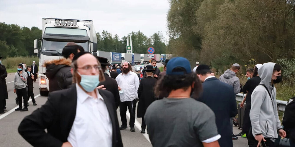 Netikuši uz godāta rabīna kapavietu, simtiem hasīdu bloķējuši Ukrainas robežu