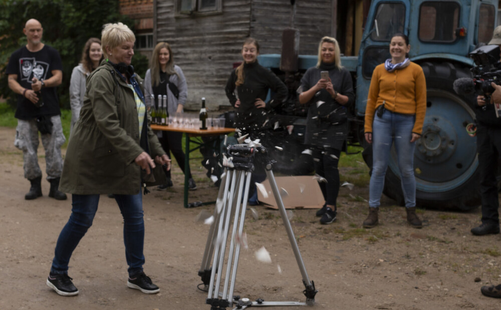 PHOTO: the feature film “Mother’s Milk” begins to be filmed by hitting a plate against the camera tripod