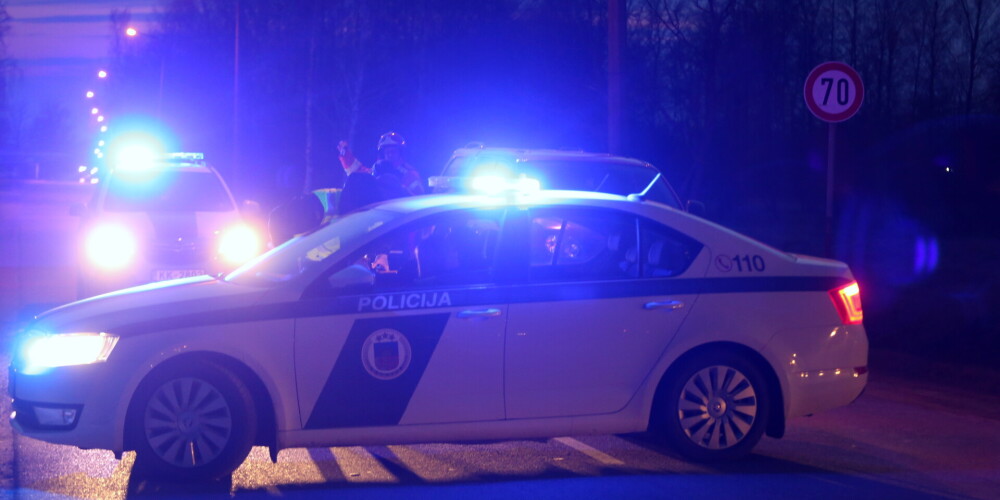 Naktī uz ielas Valmierā atrasts smagi savainots vīrietis, kurš vēlāk miris; meklē aculieciniekus