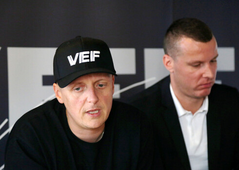 Jaunups preses konferences ievadā pavēstīja, ka turpmāk viņa vietu "VEF Rīga" prezidenta amatā ieņems līdzšinējais komandas direktors Gatis Jahovičs.
