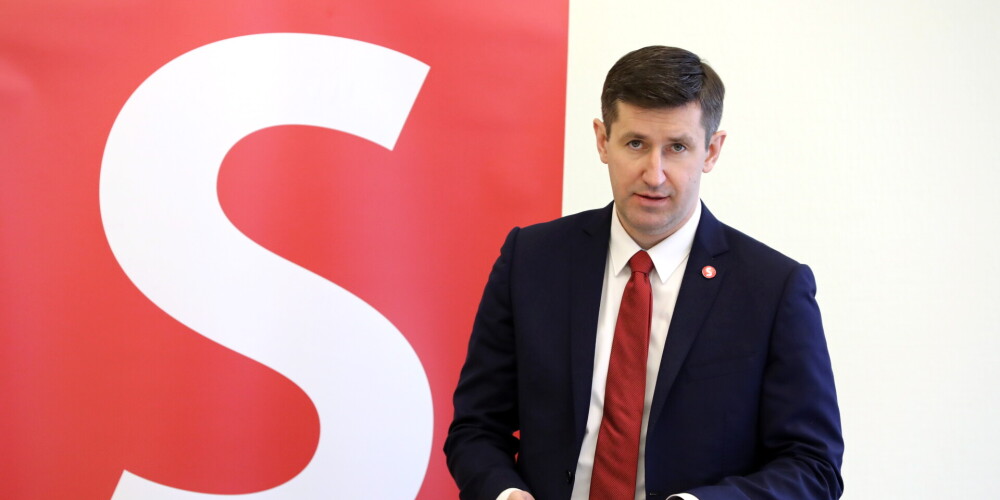 Vjačeslavs Dombrovskis (dzimis 1977. gada 27. decembrī Rīgā) ir Latvijas krievu izcelsmes ekonomists, augstskolas pasniedzējs un politiķis, pārstāvējis partiju "Saskaņa", iepriekš Reformu partiju, bija tās valdes priekšsēdētājs. Bijis 11. Saeimas un 12. Saeimas deputāts, Latvijas ekonomikas ministrs un izglītības un zinātnes ministrs. 2018. gadā ievēlēts 13. Saeimā no partijas "Saskaņa" saraksta.