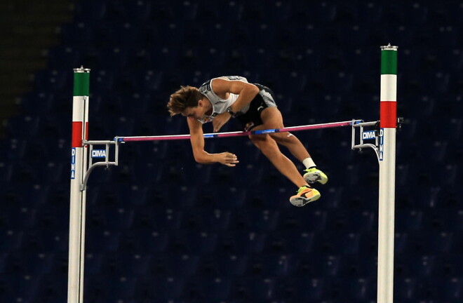 Duplantiss ceturtdien Dimanta līgas sērijas Romas posmā laboja Sergejam Bubkam piederošo pasaules rekordu, pārvarot 6,15 metru augstumā novietoto latiņu.