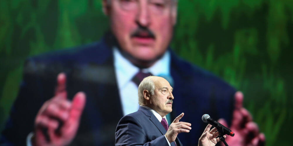 Ir meli, un ir Lukašenko meli. Turoties pie varas, viņš nevar nemelot