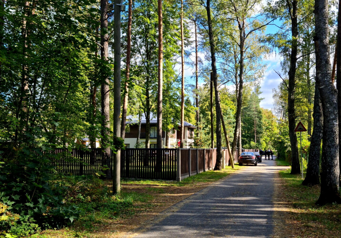 An old pencil drawing of Don Quixote and Sancho Panza sitting on their horses, by Wilhelm Marstrand.