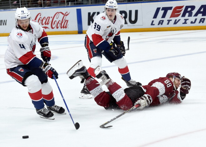 Ar Covid-19 saslimušos atklāj vēl vienā KHL komandā; pārcelta Rīgas "Dinamo" spēle