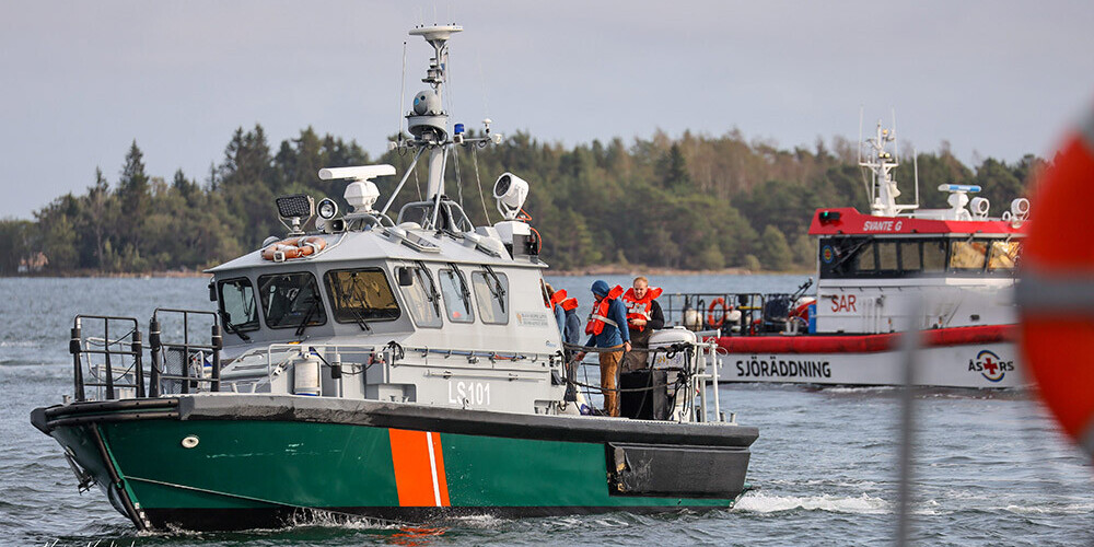 Pabeigta cilvēku evakuācija no Baltijas jūrā sēklī uzskrējušā Somijas prāmja