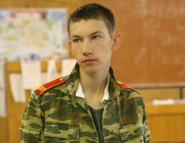 Поклонники разочарованы: Кирилл Емельянов, получивший известность благодаря сериалу «Кадетство», пошел не по тому пути